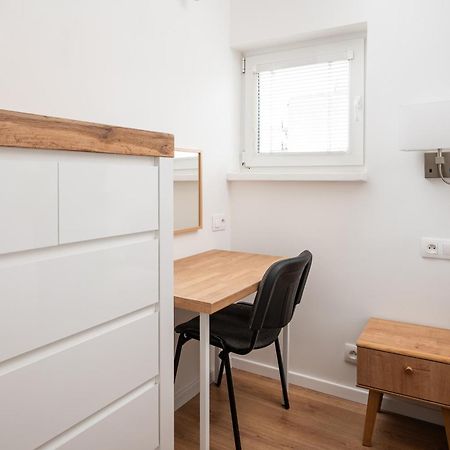 ורשה Krasinski Garden Comfort Apartment מראה חיצוני תמונה