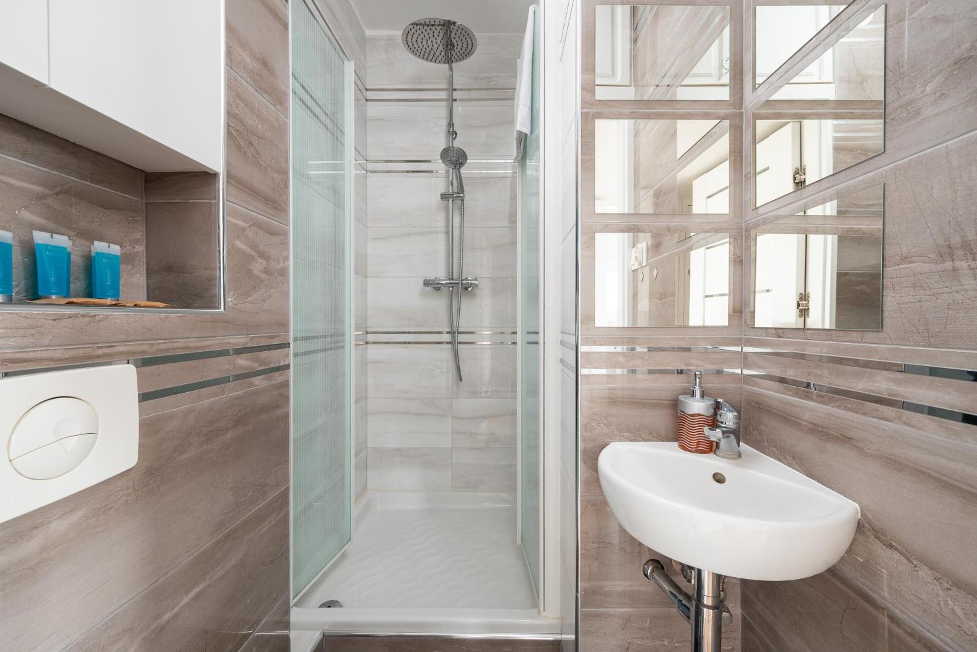 ורשה Krasinski Garden Comfort Apartment מראה חיצוני תמונה
